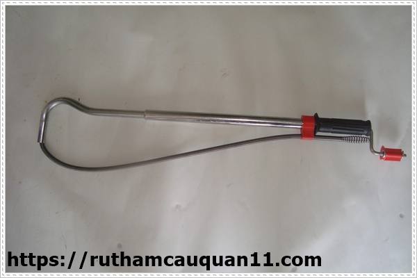 Khắc phục bồn cầu dội nước không trôi được