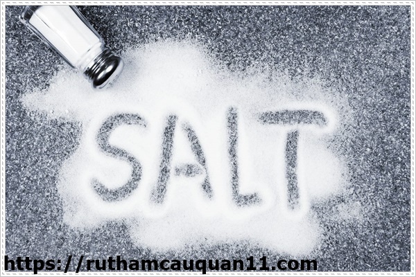 thông cống tại nhà với muối