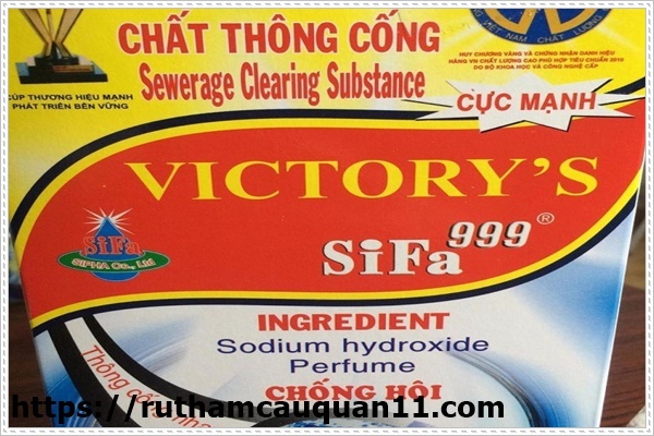 Khắc phục bồn cầu dội nước không trôi được với bột thông cống