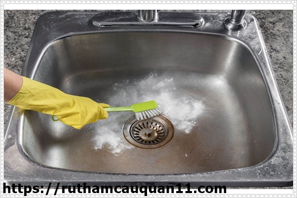 thông cống tại nhà đơn giản với giấm