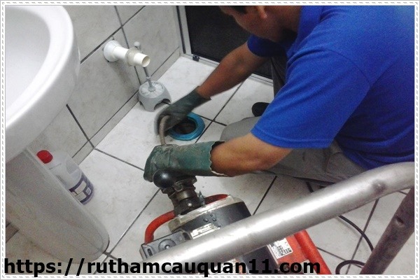 Dịch vụ thông cống bằng máy lò xo có giá bao nhiêu