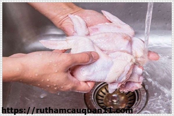 th&ocirc;ng tắc đường ống bị nghẹt do dầu mỡ từ nguy&ecirc;n liệu tươi sống