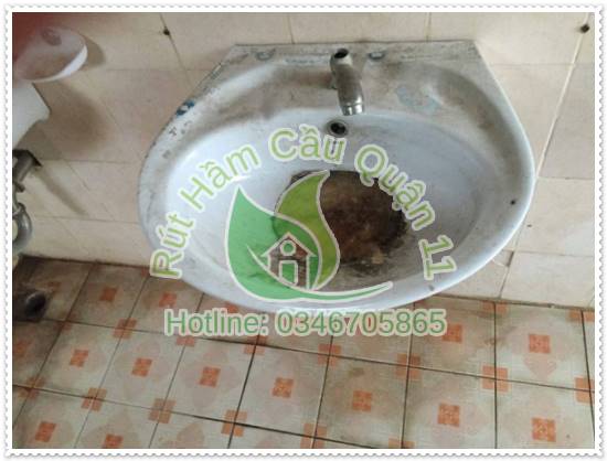 d&ugrave;ng chất tẩy rửa c&aacute;ch th&ocirc;ng cống nh&agrave; tắm phổ biến
