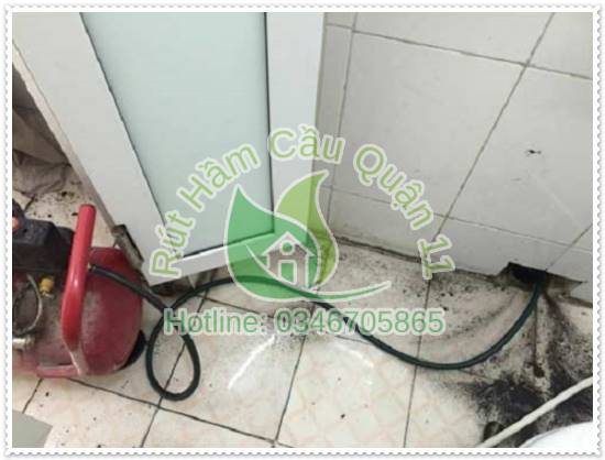 thông cống bằng máy lò xo được nhiều người lựa chọn