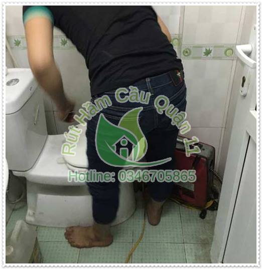 Vệ sinh dọn dẹp bồn cầu thường xuyên