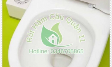 Thông tắc bồn cầu bằng máy lò xo tại TPHCM