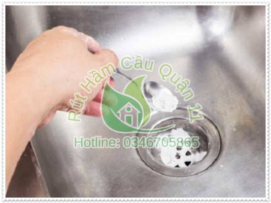 Dùng muối để khử thông bồn thoát nước bị tắc