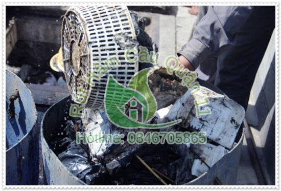 Hầm chứa đường ống tho&aacute;t nước qu&aacute; tải