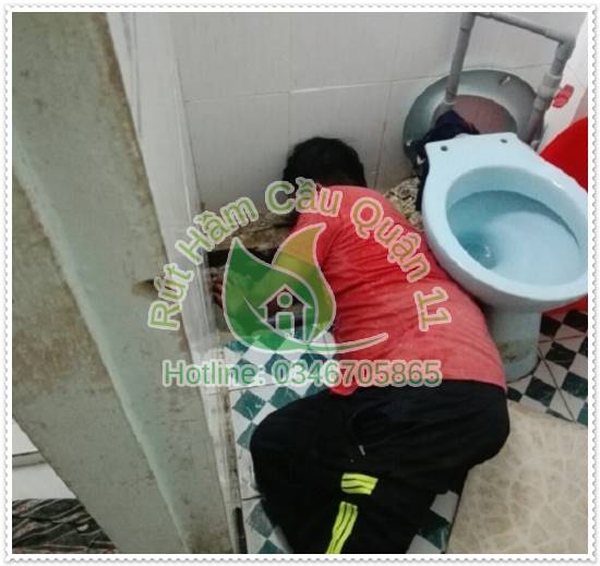 Làm rơi vật gì đó dưới bồn