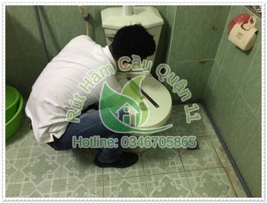 Cách xử lý khi bồn cầu bị nghẹt hơi phải làm sao