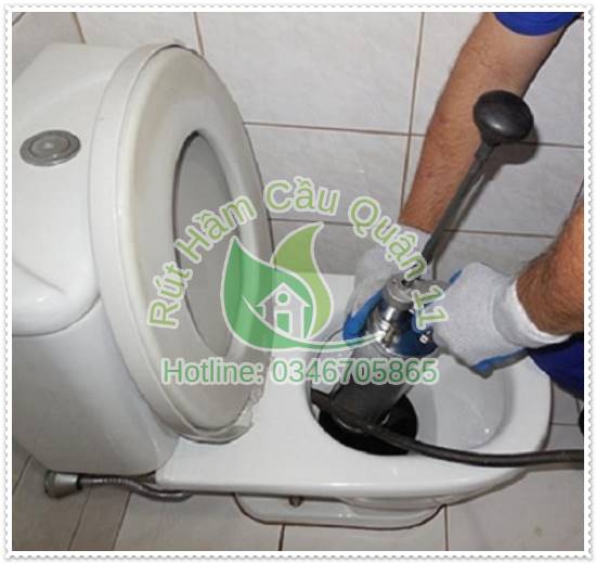 Thông tắc bồn cầu bằng máy lò xo hiẹn đại